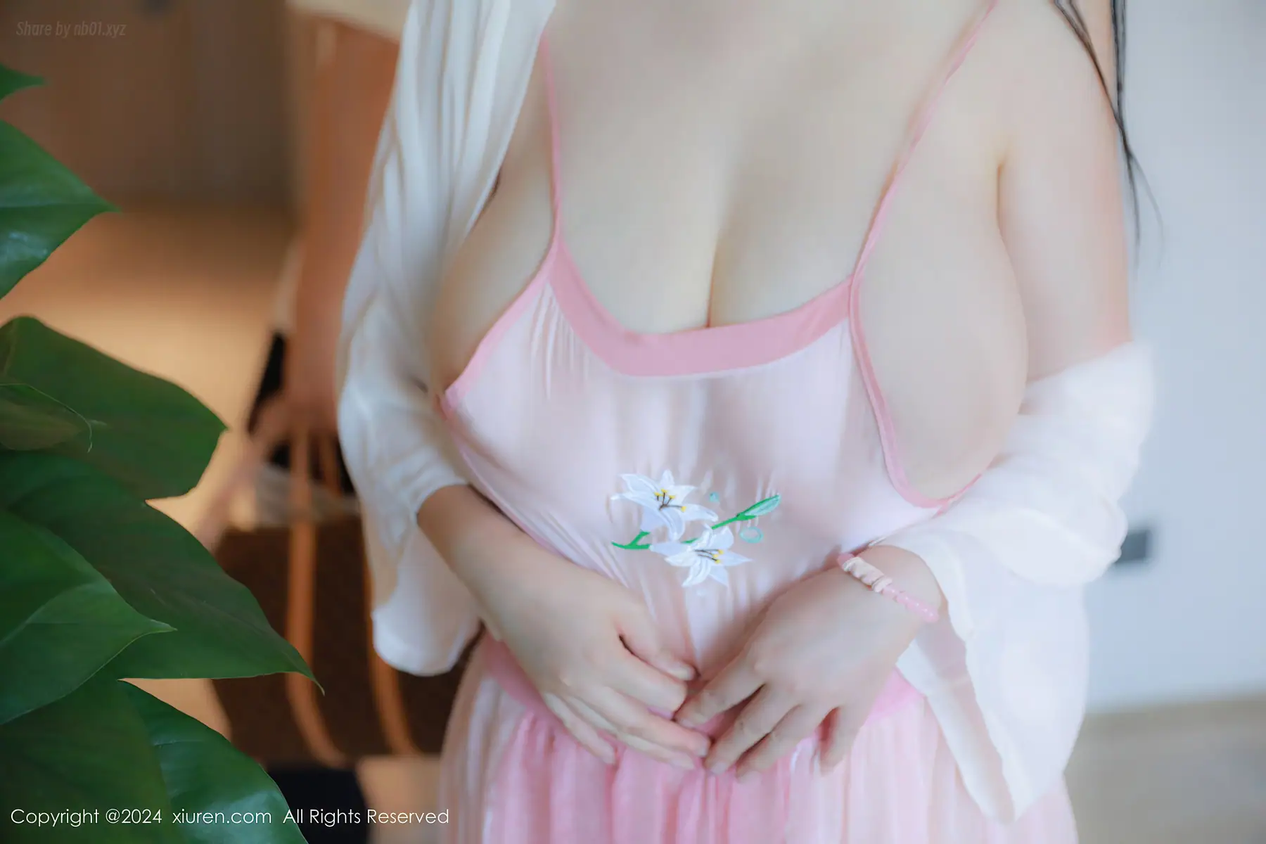 XIUREN No.8724 陈柒柒(87P_99.1M) - XIUREN No