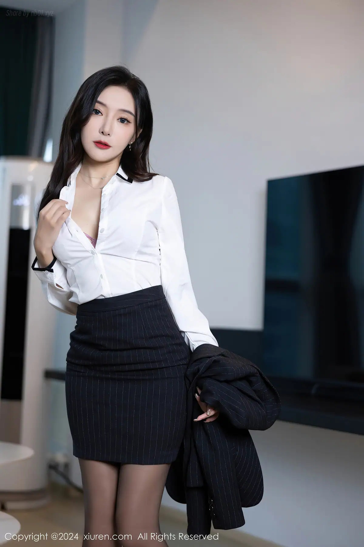 XIUREN No.8656 王馨瑶yanni(86P_332.7M) - XIUREN No