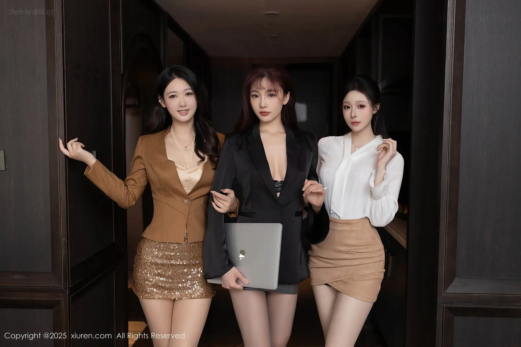 XIUREN No.10233 小逗逗(81P_112.1M) XIUREN No.10233 小逗逗(81P_112.1M)_nb01.xyz_0001