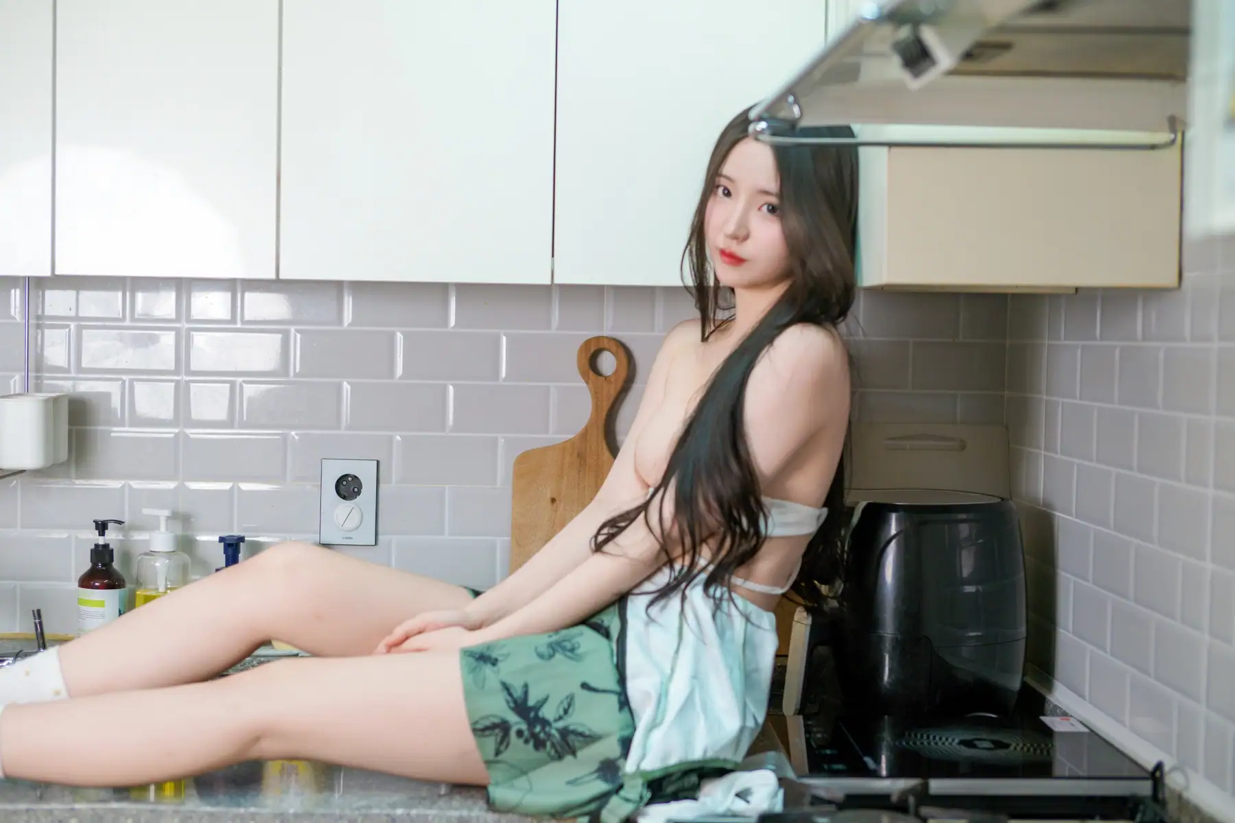 Yeolmu - Pose On The Stairs And The Sink(41P_117.2M) - Yeolmu - Pose On The Stairs And The Sink(41P_117