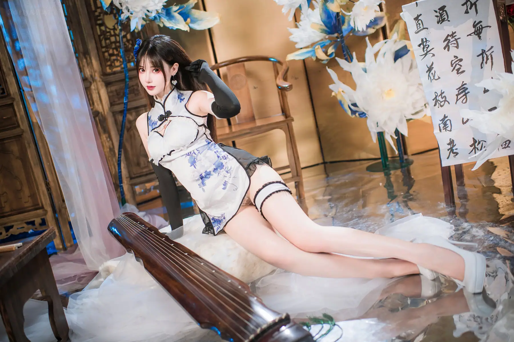 羽生三未 - 艳娘幻梦谭 瓶儿 青花瓷旗袍(25P_60.4M) 羽生三未 - 艳娘幻梦谭 瓶儿 青花瓷旗袍(25P_60.4M)_nb01.xyz_0007 图片4