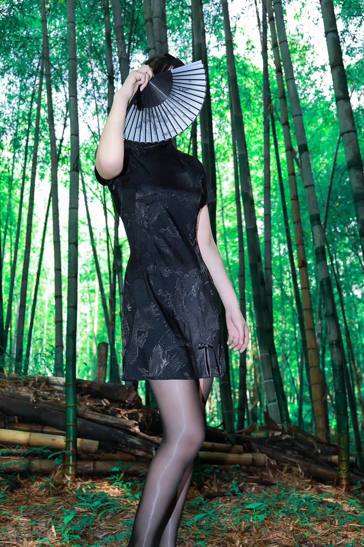 李佳 - 黑旗袍森林(56P_202.9M) - 李佳 - 黑旗袍森林(56P_202