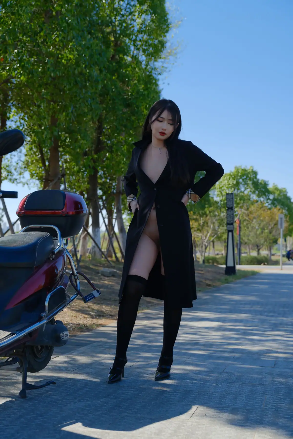 国模 - 小泽 黑丝御姐 户外露出(1201P+2V_1.0G) 国模 - 小泽 黑丝御姐 户外露出(1201P+2V_1.0G)_nb01.xyz_0001