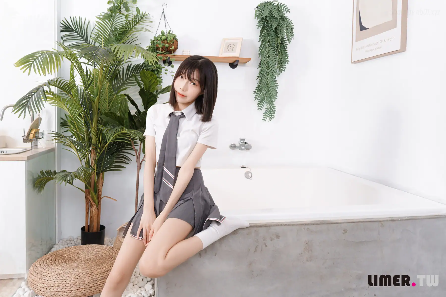 [Limerence原创]No.052 素人林莹 JK小隻馬の性感裸足(166P+1V_3.1G) [Limerence原创]No.052 素人林莹 JK小隻馬の性感裸足(166P+1V_3.1G)_nb01.xyz_0004 图片2