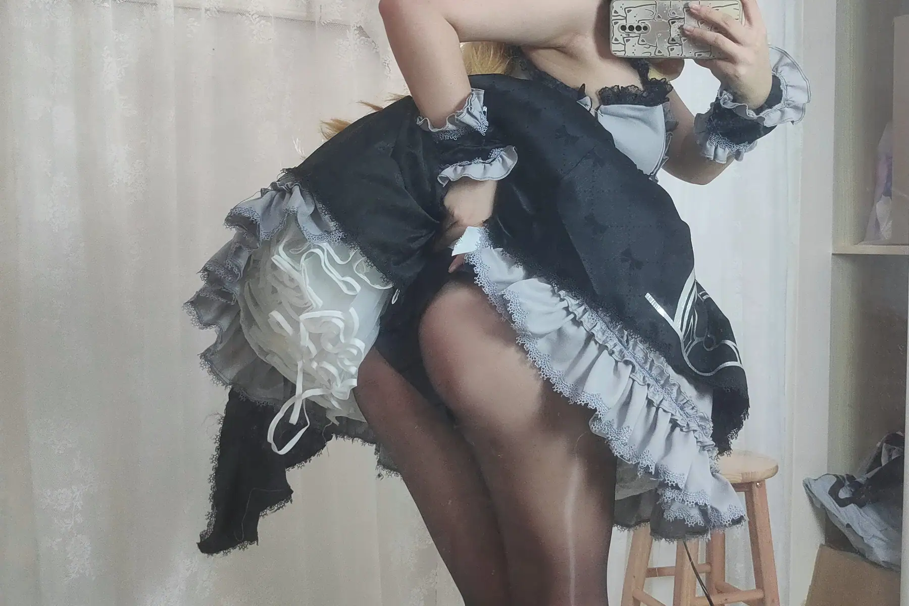 比奇堡黄塞方块 - 蔚蓝档案 玛丽偶像自拍(30P+4V_215.2M) 比奇堡黄塞方块 - 蔚蓝档案 玛丽偶像自拍(30P+4V_215.2M)_nb01.xyz_0009 图片4