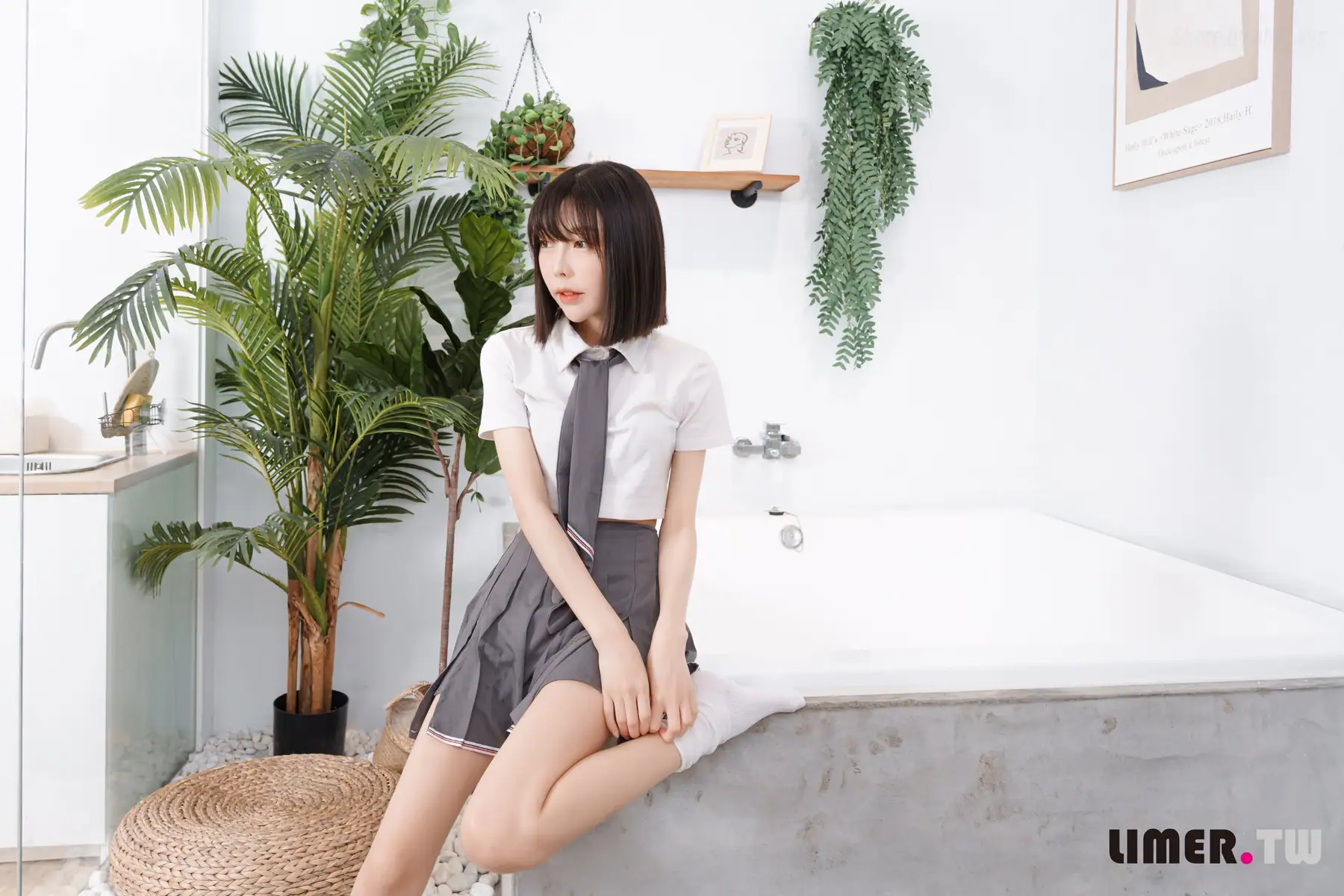 [Limerence原创]No.052 素人林莹 JK小隻馬の性感裸足(166P+1V_3.1G) [Limerence原创]No.052 素人林莹 JK小隻馬の性感裸足(166P+1V_3.1G)_nb01.xyz_0005 图片3