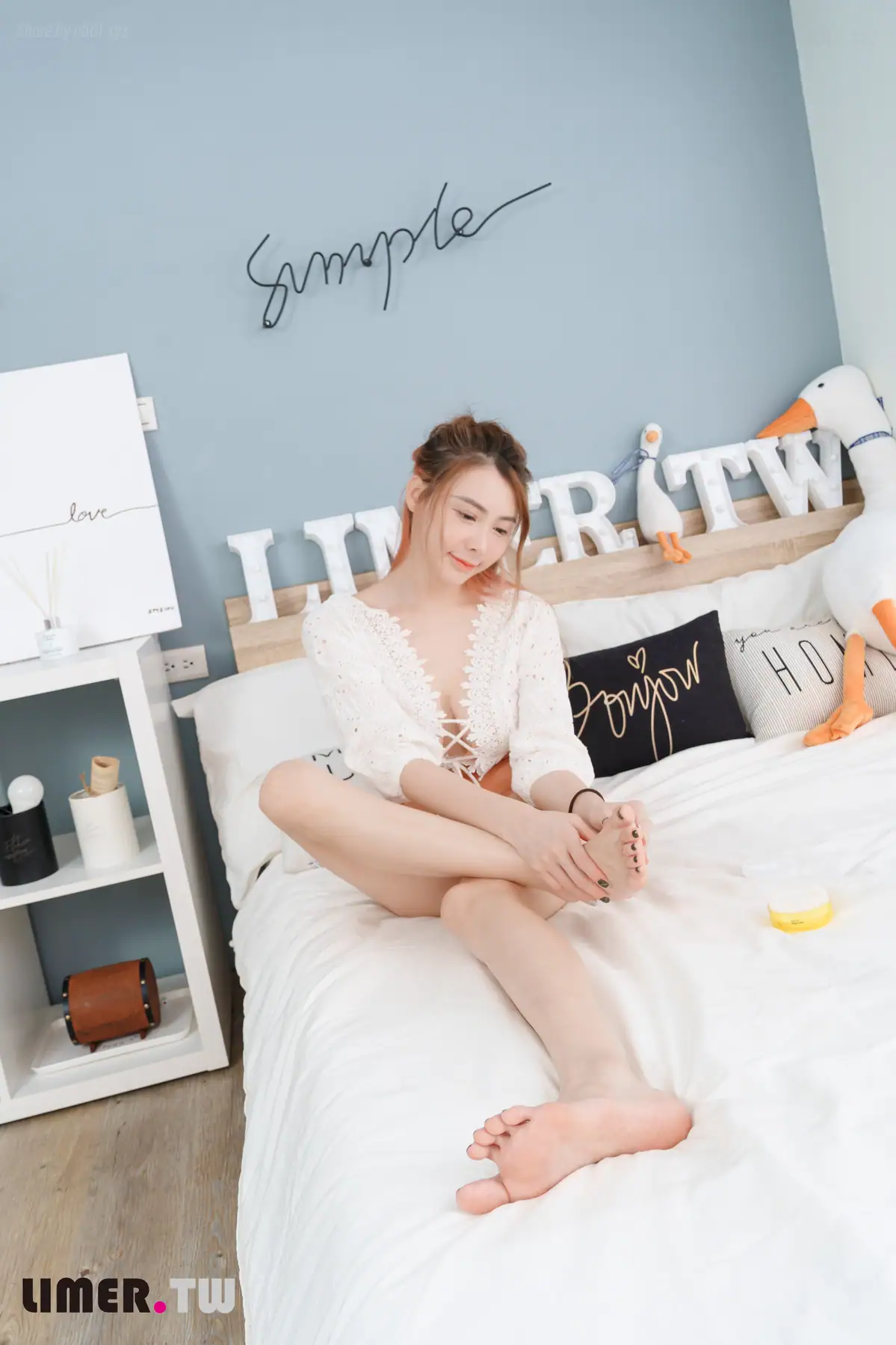 [Limerence原创]No.031 超美Aya台日混血魔鬼身材 夏日清凉裸足夹脚拖(144P+1V_3.2G) [Limerence原创]No.031 超美Aya台日混血魔鬼身材 夏日清凉裸足夹脚拖(144P+1V_3.2G)_nb01.x...