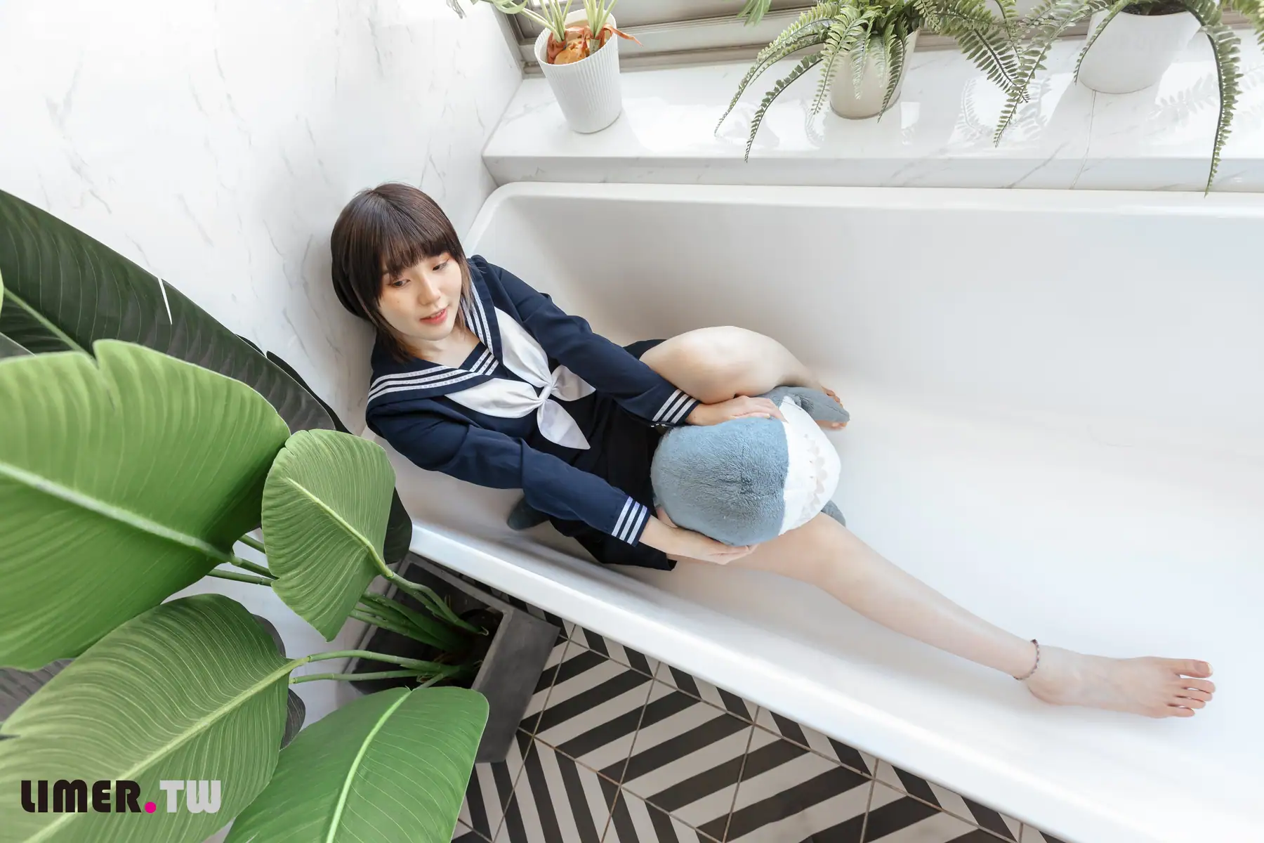 [Limerence原创]No.073 悠梨乃YuriNO JK鲨鲨(150P+1V_2.4G) [Limerence原创]No.073 悠梨乃YuriNO JK鲨鲨(150P+1V_2.4G)_nb01.xyz_0051 图片5