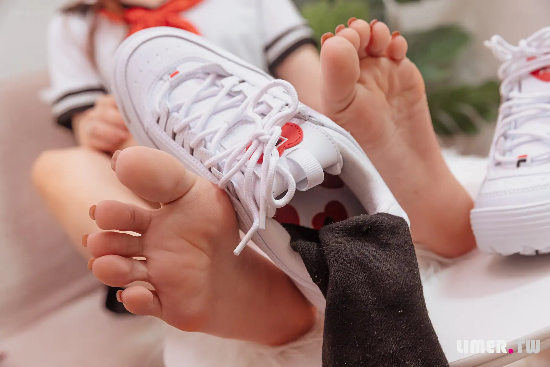 [Limerence原创]No.069 Cherry 哥哥下课突然检查 没洗脚就挠痒惩罚(68P+1V_2.9G) [Limerence原创]No.069 Cherry 哥哥下课突然检查 没洗脚就挠痒惩罚(68P+1V_2.9G)_nb01.x...