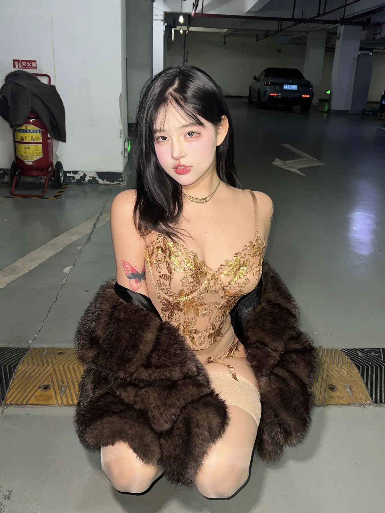 小u优优子 - 貂皮大衣(50P_44.2M) 小u优优子 - 貂皮大衣(50P_44.2M)_nb01.xyz_0031 图片5