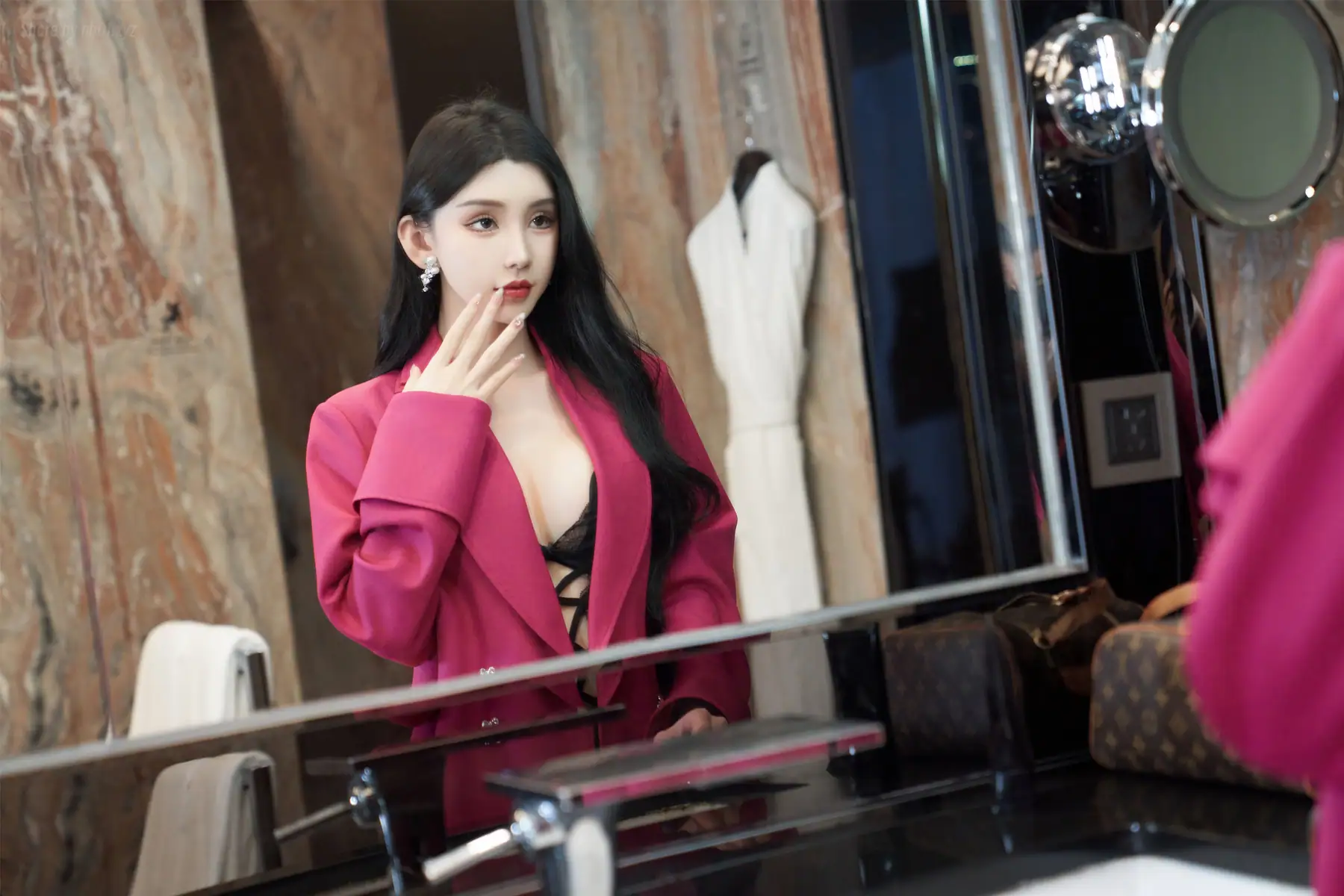 [内购无水印]Zhou Yuxi(周于希) - 秀人网模特 蕾丝黑丝直播(109P_315.4M) [内购无水印]Zhou Yuxi(周于希) - 秀人网模特 蕾丝黑丝直播(109P_315.4M)_nb01.xyz_0023 图片5