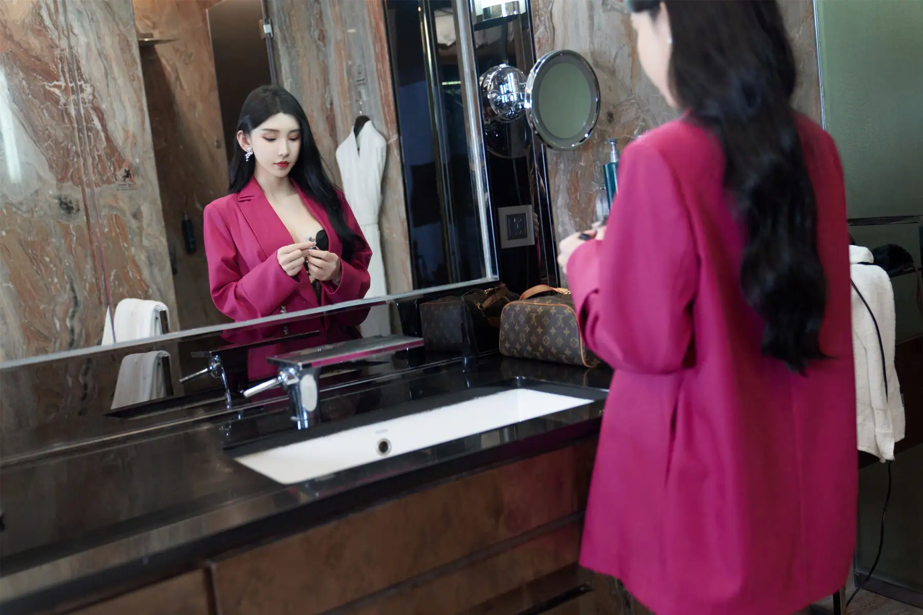 [内购无水印]Zhou Yuxi(周于希) - 秀人网模特 蕾丝黑丝直播(109P_315.4M) [内购无水印]Zhou Yuxi(周于希) - 秀人网模特 蕾丝黑丝直播(109P_315.4M)_nb01.xyz_0020 图片4