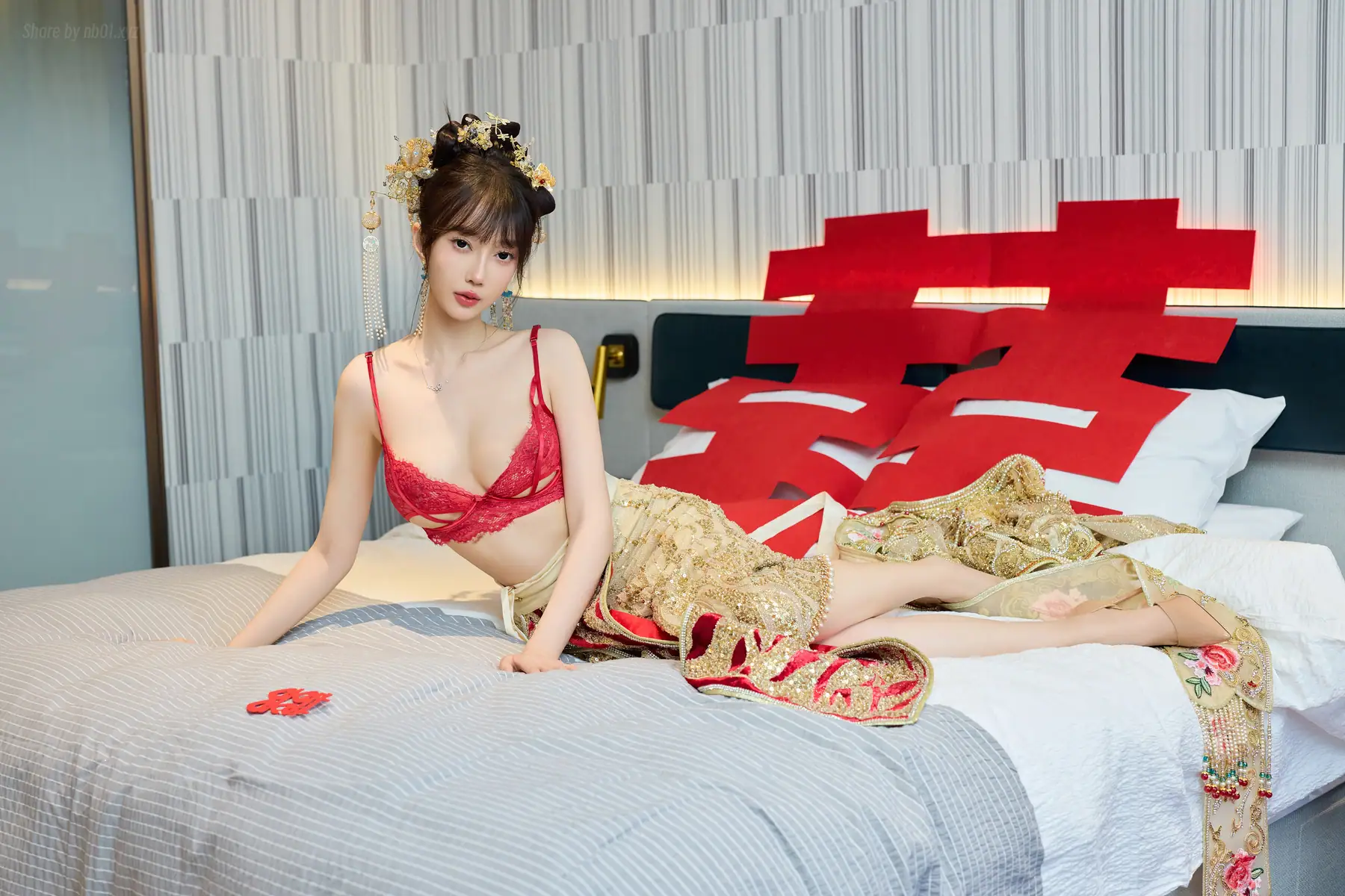 [内购无水印]玥儿玥er - 秀人网模特 性感秀禾服(84P_398.7M) [内购无水印]玥儿玥er - 秀人网模特 性感秀禾服(84P_398.7M)_nb01.xyz_0031 图片7