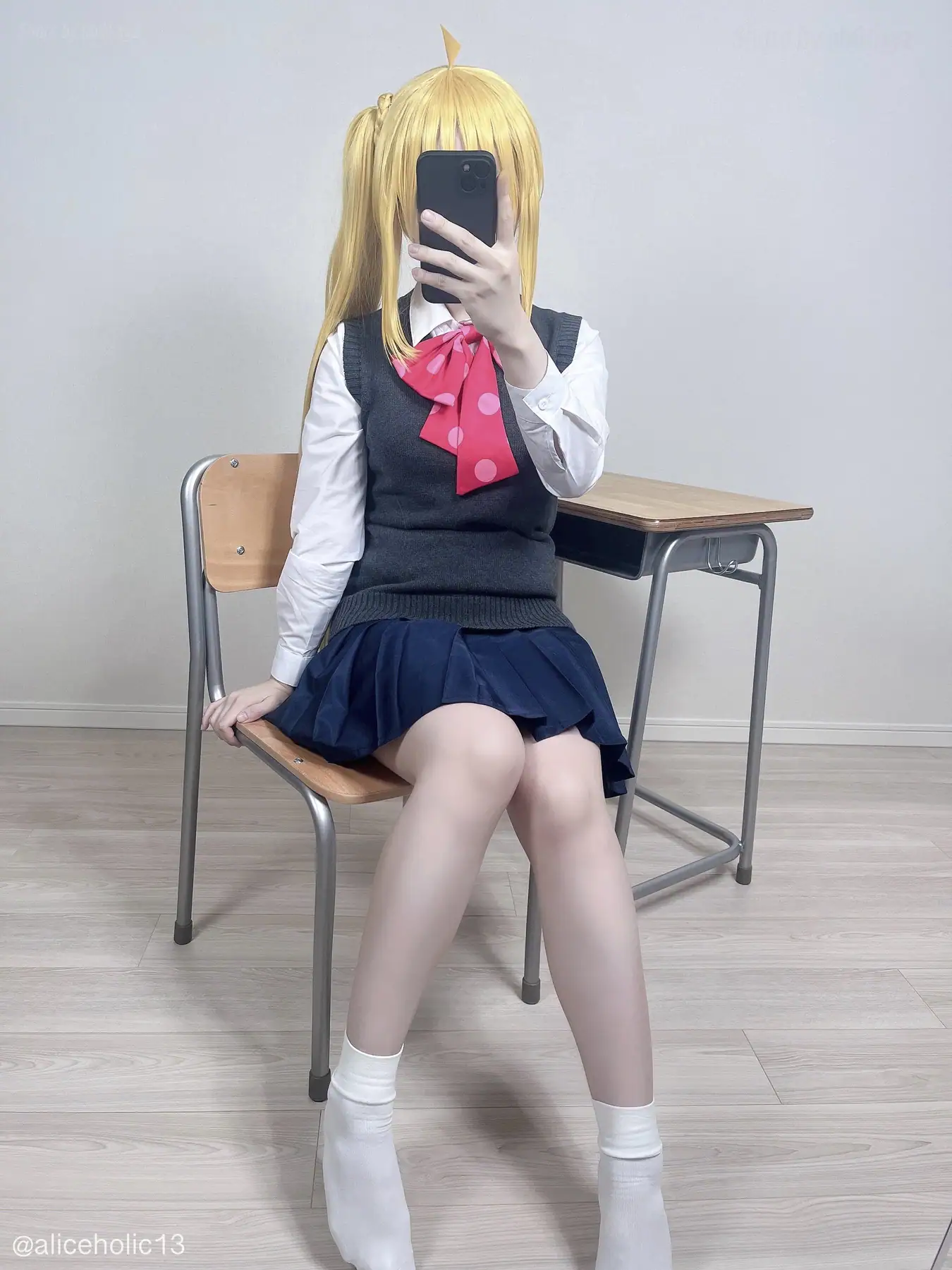 ありすほりっく(@aliceholic13) - 2024-09-23_💛教室でこっそり⸝⸝⸝♡ びしょびしょお漏らしオナ💗 ローター電マでちくびとクリ責め絶頂 ＆裏垢風写真集セット💛_3009639(30P+1V_483.8M) ありすほりっ...