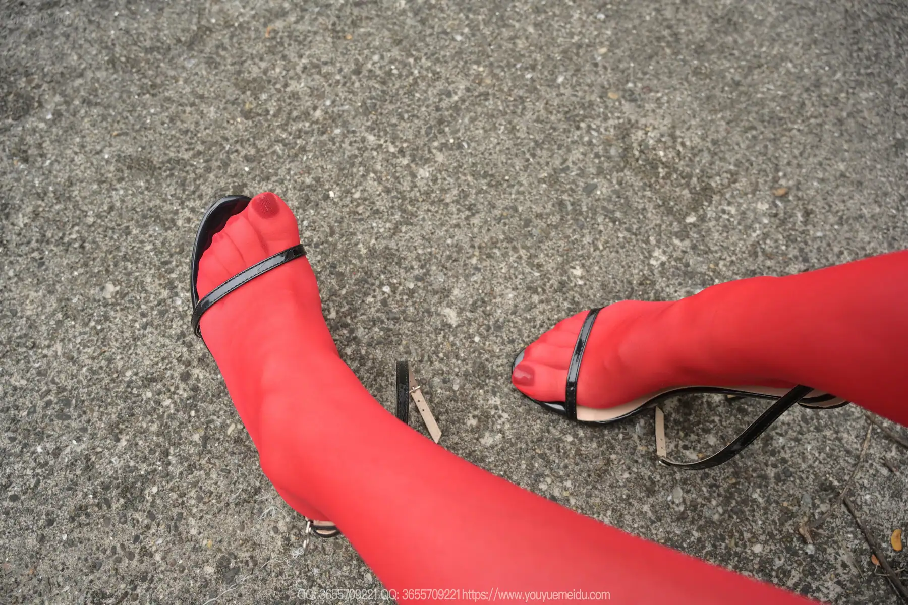 [IESS异思趣向]Pack-20260124-F 团团 - 烈焰红唇(104P_214.0M) [IESS异思趣向]Pack-20260124-F 团团 - 烈焰红唇(104P_214.0M)_nb01.xyz_0005 图片2