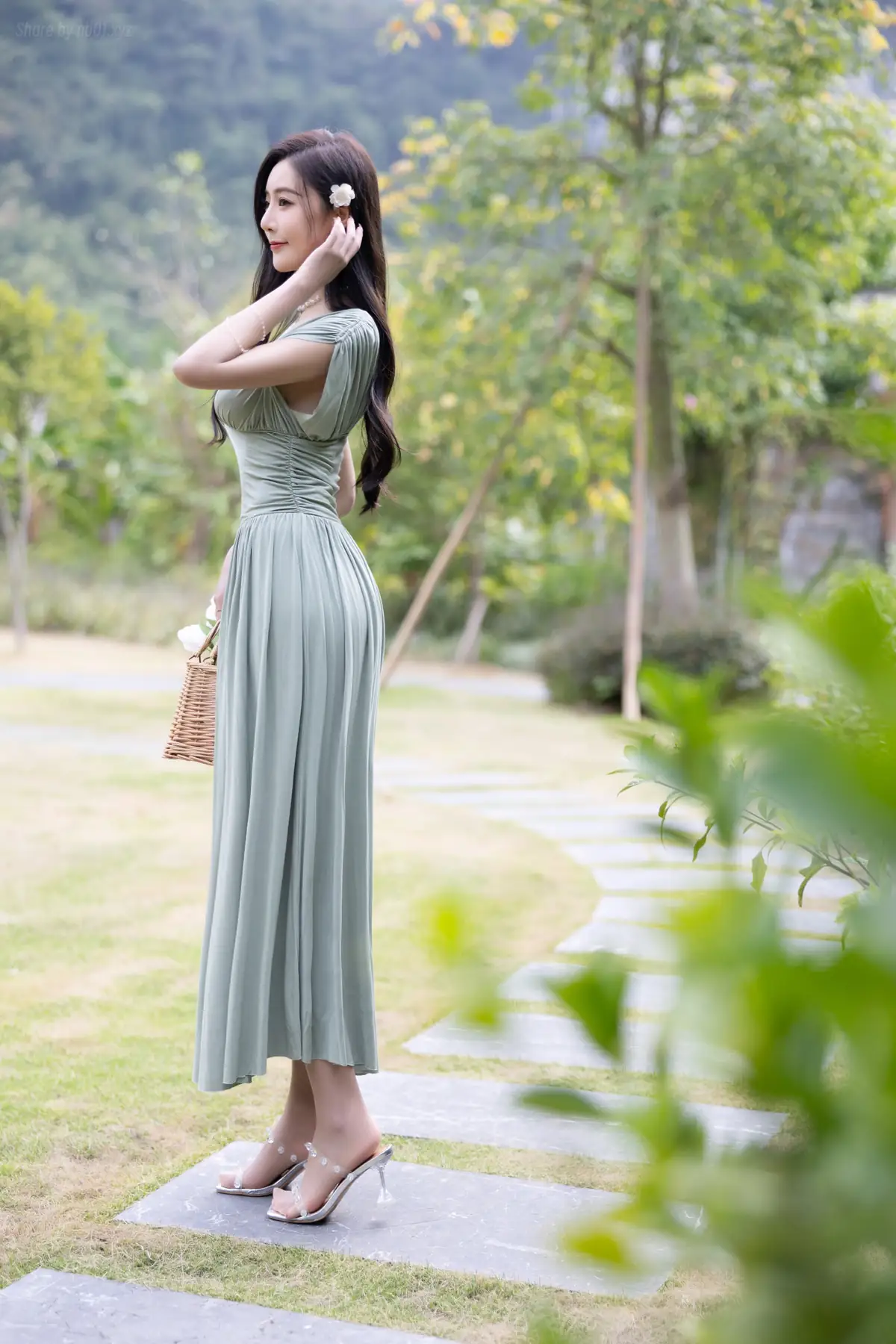 [内购无水印]王馨瑶Yanni - 豆绿色连衣裙白色泳衣(108P_320.9M) [内购无水印]王馨瑶Yanni - 豆绿色连衣裙白色泳衣(108P_320.9M)_nb01.xyz_0003 图片2