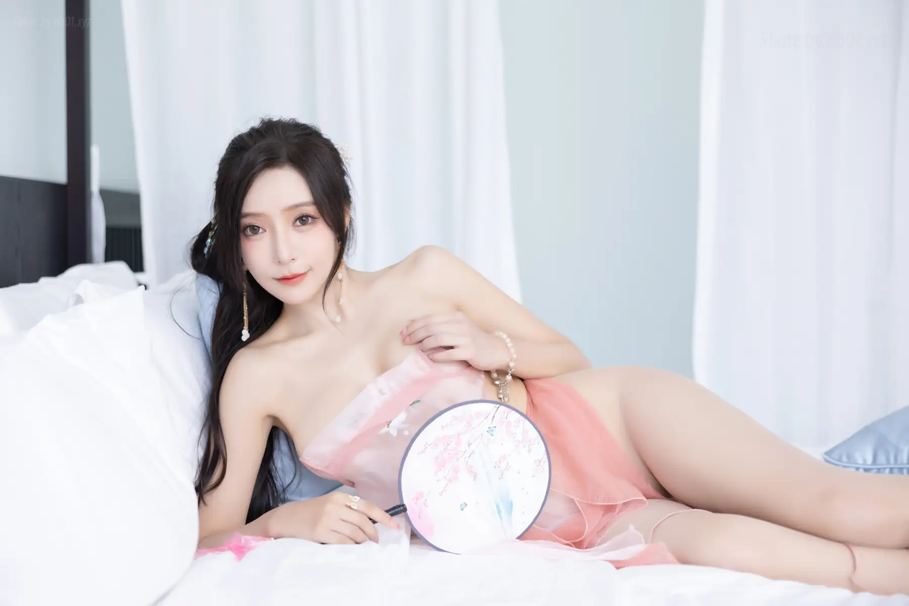[内购无水印]王馨瑶Yanni - 粉色古装情趣(100P_253.1M) [内购无水印]王馨瑶Yanni - 粉色古装情趣(100P_253.1M)_nb01.xyz_0062 图片5