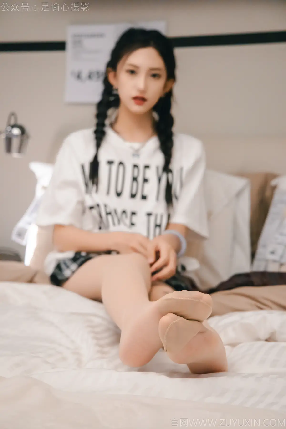 [足愉心]No.015 可乐(搭配：红色夹克、白T、短裙、马丁靴、肉丝色袜、白棉袜)(120P_1.3G) [足愉心]No.015 可乐(搭配：红色夹克、白T、短裙、马丁靴、肉丝色袜、白棉袜)(120P_1.3G)_nb01.xyz_0120 图片8